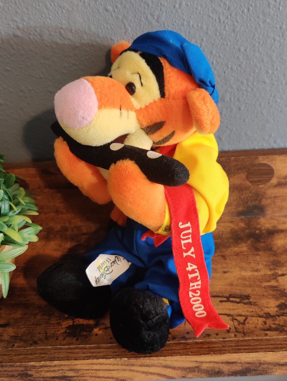 Disney TIGGER 4TH OF JULY 2000 Patriotic Bean Bag Plush Winnie The Pooh Walt Toy